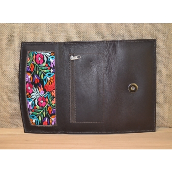 Portfel duży skórzany ciemno brązowy z kwiatowym kolorowym haftem .